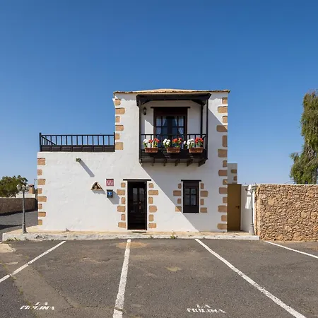 Home2book La Molina A, Cozy Terrace Retreat * Triquivijate
