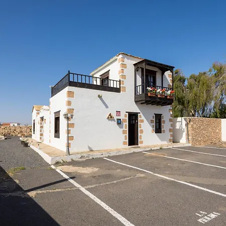 Home2book La Molina A, Cozy Terrace Retreat