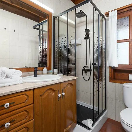 Home2book La Molina A, Cozy Terrace Retreat Ferienhaus