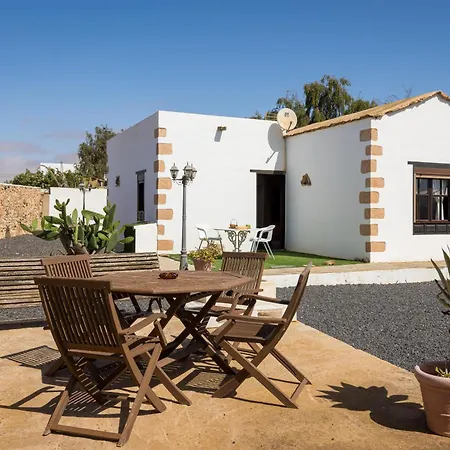 Home2book La Molina A, Cozy Terrace Retreat * Triquivijate