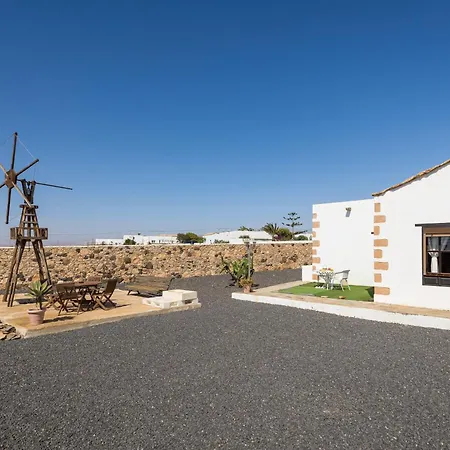 Home2book La Molina A, Cozy Terrace Retreat Triquivijate